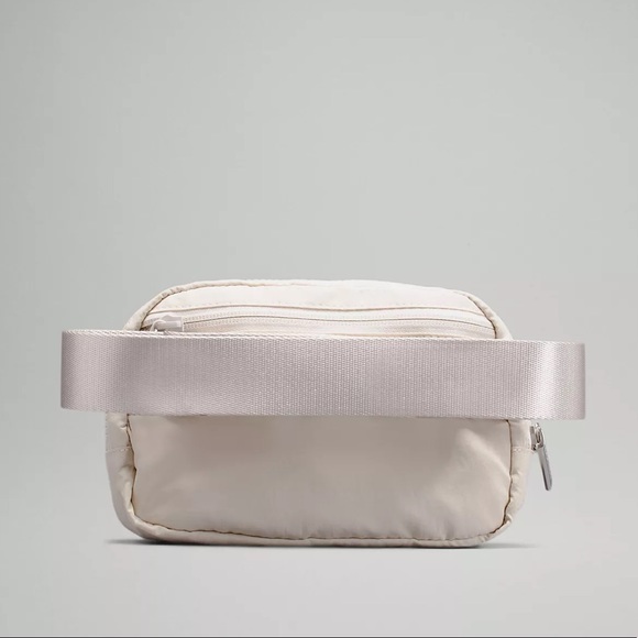 NWT Lululemon Everywhere Belt Bag White Opal - Picture 3 of 8